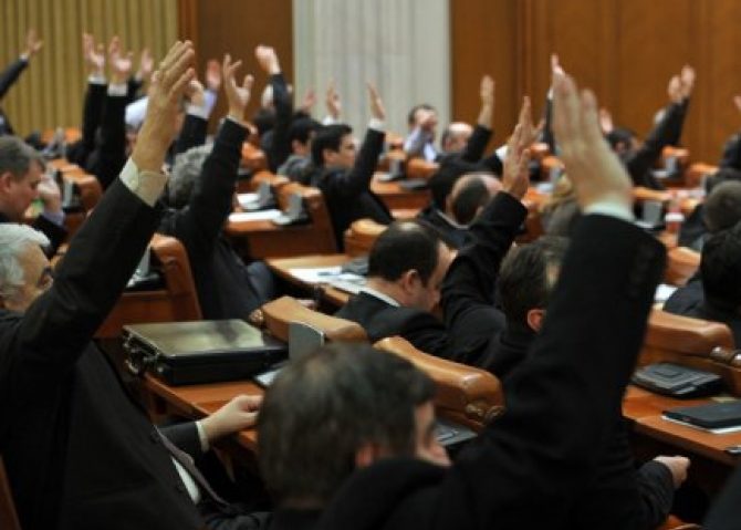 Aviz pentru pensiile speciale ale parlamentarilor Aviz pentru pensiile speciale ale parlamentarilor