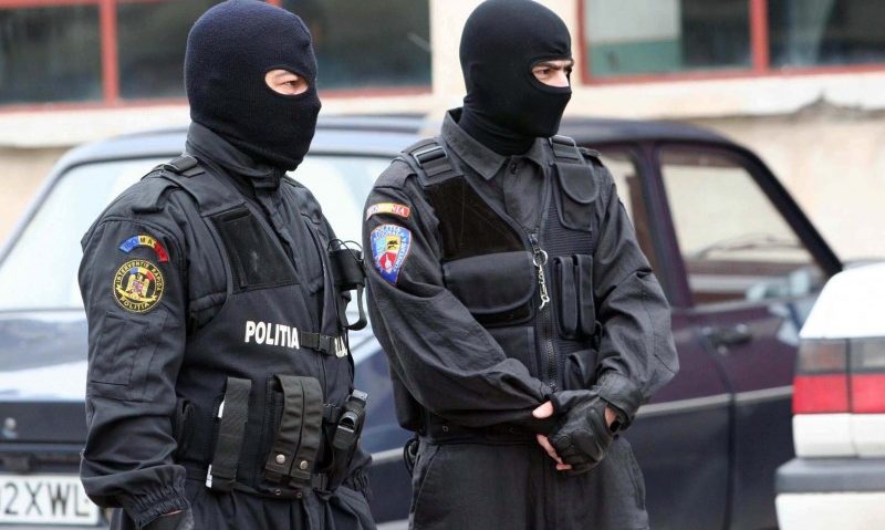 15 persoane reţinute după percheziţiile de la Romprest 15 persoane reţinute după percheziţiile de la Romprest