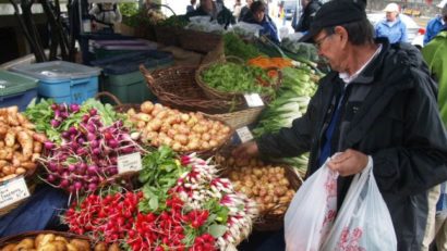 Producătorii care vând în piețe au nevoie de atestat de producător