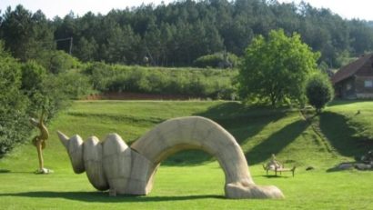 TIFF merge la Vlaha, în Parcul de sculpturi din fân