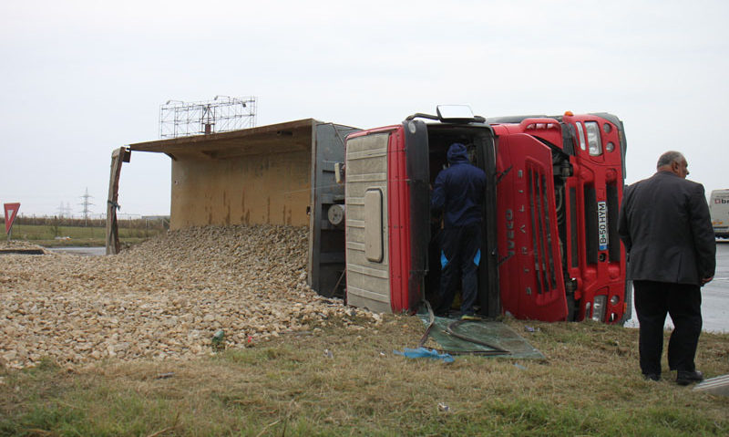 Traficul pe DN1 este oprit, din cauza unui accident rutier Traficul pe DN1 este oprit, din cauza unui accident rutier