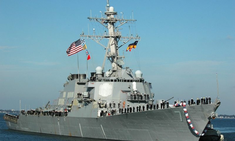 Distrugătorul USS Ross a intrat în Marea Neagră