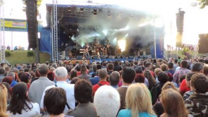 Tîrgumureşenii au cântat şi au dansat până târziu în noapte la concertele din Parcul Municipal