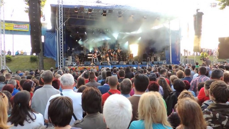 Tîrgumureşenii au cântat şi au dansat până târziu în noapte la concertele din Parcul Municipal Tîrgumureşenii au cântat şi au dansat până târziu în noapte la concertele din Parcul Municipal