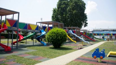 S-a deschis parcul de joacă pentru copii din Complexul de Agrement Mureşul