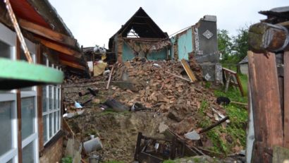Sinistraţii din Apold vor primi ajutor pentru a-şi construi case noi