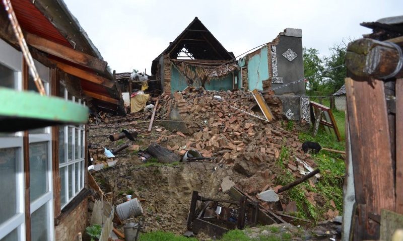 Sinistraţii din Apold vor primi ajutor pentru a-şi construi case noi Sinistraţii din Apold vor primi ajutor pentru a-şi construi case noi