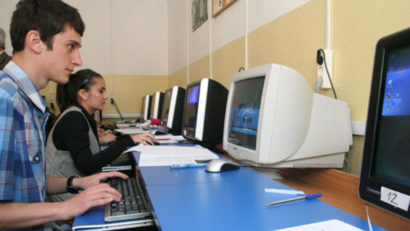 Examenul de Bacalaureat continuă, astăzi, cu evaluarea competenţelor digitale