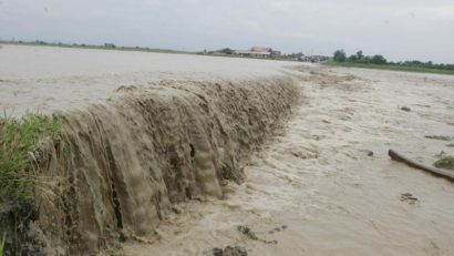 Cod galben de inundaţii în nouă bazine hidrografice din 15 judeţe, din această după-amiază