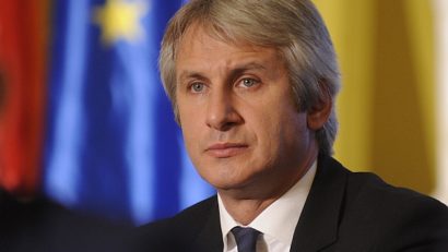 Supraacciza pe carburanţi nu va fi eliminată din 2016