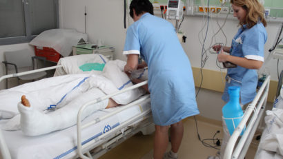 Peste 700 de pacienți pe lista de așteptare pentru proteze osoase la Tg.Mureș