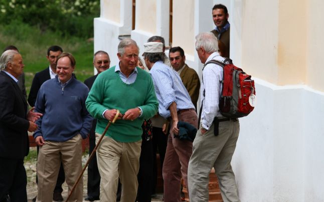 Prinţul Charles al Marii Britanii va vizita, azi, localităţile Viscri din judeţul Braşov şi Micloşoara din judeţul Covasna