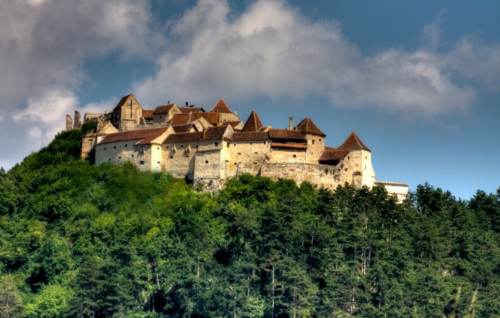 Cetatea Râşnov a fost premiată cu Certificatul de Excelenţă 2015, patru stele, TripAdvisor Cetatea Râşnov a fost premiată cu Certificatul de Excelenţă 2015, patru stele, TripAdvisor