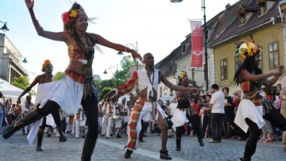 La Festivalul Internaţional de Teatru se deschide, astăzi, Bursa de spectacole