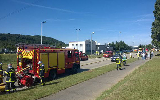 Atac sângeros în Franța. Un bărbat a fost decapitat