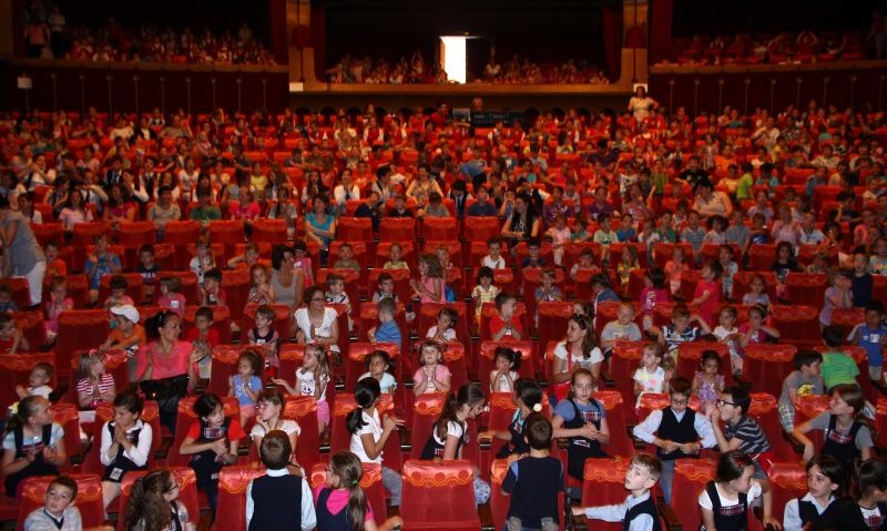 Aproape 6000 de lei de la copii pentru semenii lor bolnavi de cancer Aproape 6000 de lei de la copii pentru semenii lor bolnavi de cancer