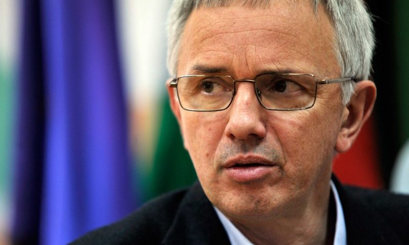 UDMR va demara o amplă acţiune pentru aplicarea drepturilor lingvistice ale maghiarilor din România UDMR va demara o amplă acţiune pentru aplicarea drepturilor lingvistice ale maghiarilor din România