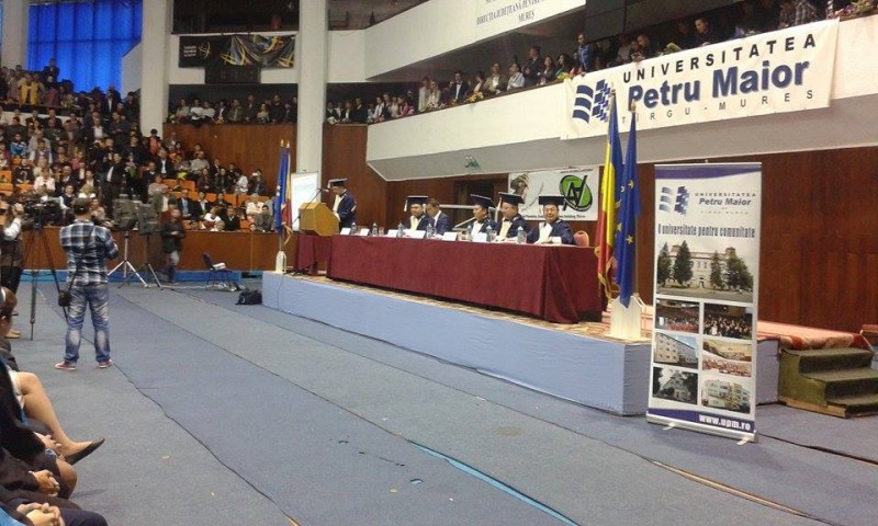 Festivitate de absolvire pentru a 56-a promoție a Universității Petru Maior din Tîrgu-Mureș Festivitate de absolvire pentru a 56-a promoție a Universității Petru Maior din Tîrgu-Mureș
