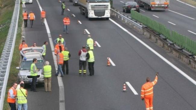 Autocar cu români implicat într-un accident în Italia Autocar cu români implicat într-un accident în Italia