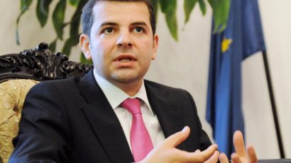 Partidul Conservator a lansat, astăzi, la Bucureşti, în dezbatere publică o lege a familiei şi îi invită pe toţi cei care sunt interesaţi de subiect să îşi spună punctul de vedere