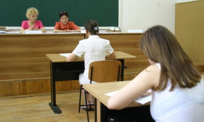 1.300 de elevi mureşeni au intrat astăzi în bacul de toamnă 1.300 de elevi mureşeni au intrat astăzi în bacul de toamnă