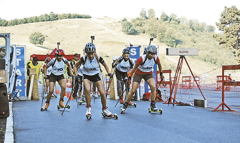 Sportivi din peste 30 de ţări, la Mondialele de biatlon pe role de la Cheile Grădiştei Sportivi din peste 30 de ţări, la Mondialele de biatlon pe role de la Cheile Grădiştei