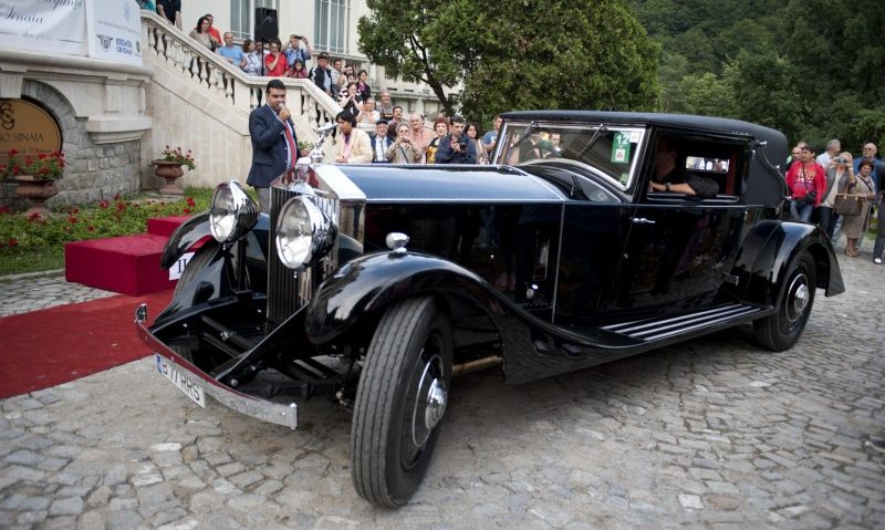 Aproape 30 de automobile de epocă vor putea fi admirate, la Sinaia Aproape 30 de automobile de epocă vor putea fi admirate, la Sinaia
