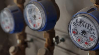 Peste 3.500 de contoare de apă înlocuite până acum în judeţul Mureş