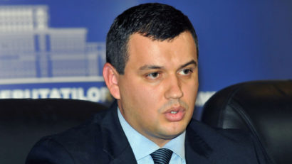 Patru deputaţi părăsesc Grupul Democrat şi Popular