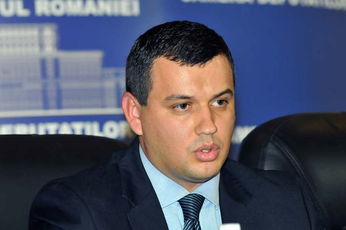 Patru deputaţi părăsesc Grupul Democrat şi Popular Patru deputaţi părăsesc Grupul Democrat şi Popular