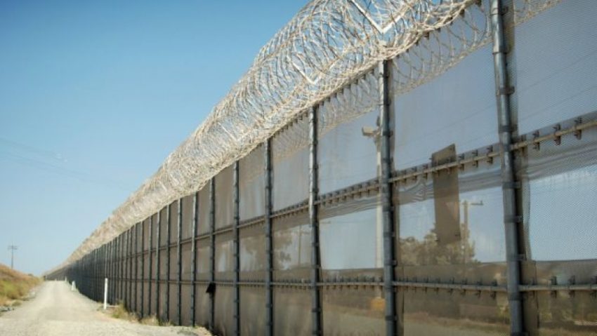 Ungaria va construi un gard de 4 metri de-a lungul frontierei cu Serbia