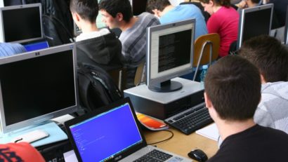 Aproximativ 8,9 milioane de cetăţeni ai UE erau angajaţi, în 2018, ca specialişti IT, dar profesia este dominată de bărbaţi
