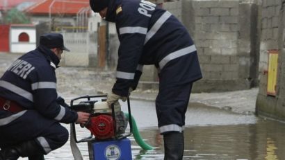 Gospodării şi instituţii publice din municipiul Sfântu Gheorghe au fost afectate, joi, de o ploaie torenţială
