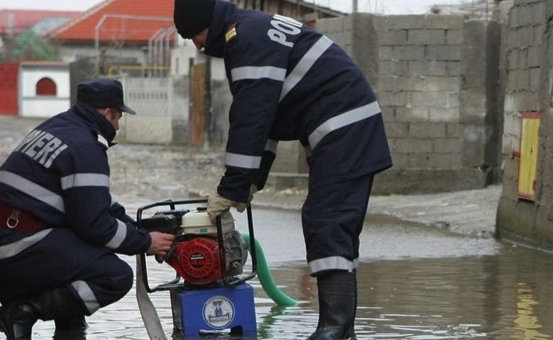 Gospodării şi instituţii publice din municipiul Sfântu Gheorghe au fost afectate, joi, de o ploaie torenţială Gospodării şi instituţii publice din municipiul Sfântu Gheorghe au fost afectate, joi, de o ploaie torenţială