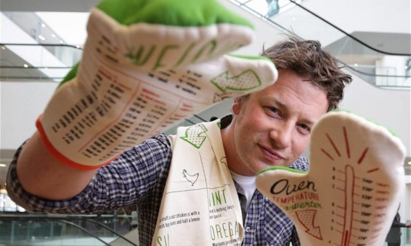 Jamie Oliver, un „Sir” împotriva alimentaţiei de proastă calitate Jamie Oliver, un „Sir” împotriva alimentaţiei de proastă calitate