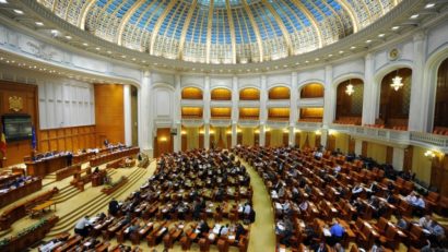 Parlamentul a început sesiunea de toamnă în forţă