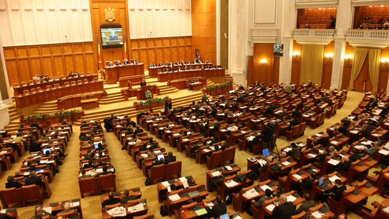 Ședința în care se dezbate moțiunea de cenzură este în plină desfășurare Ședința în care se dezbate moțiunea de cenzură este în plină desfășurare