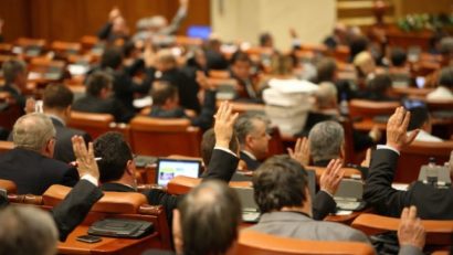 Pensii de serviciu pentru diplomaţi, aprobate de Senat
