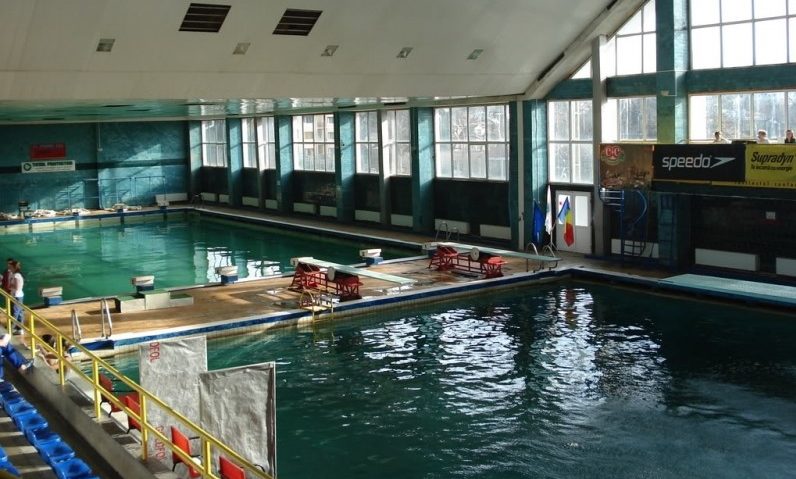 Comisarii de la Protecţia Consumatorului au închis, azi, bazinul Olimpia din Sibiu Comisarii de la Protecţia Consumatorului au închis, azi, bazinul Olimpia din Sibiu