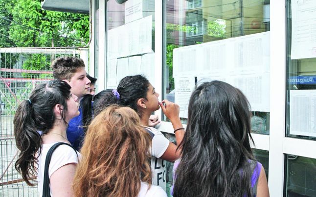 Primele rezultate ale examenului de Evaluare Naţională pentru clasa a VIII-a vor fi afişate azi, până la ora 16:00 Primele rezultate ale examenului de Evaluare Naţională pentru clasa a VIII-a vor fi afişate azi, până la ora 16:00