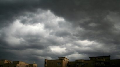 Averse şi descărcări electrice în judeţele Galaţi, Brăila şi Harghita, în următoarele ore