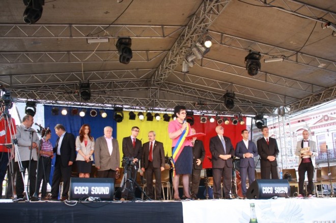 Reghinul se îmbracă în haine de sărbătoare