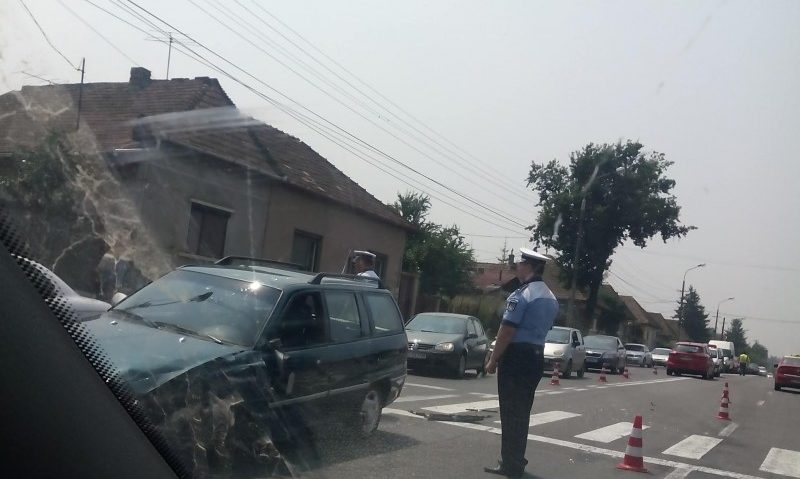 Accident pe DN 15 în care au fost implicate trei mașini Accident pe DN 15 în care au fost implicate trei mașini