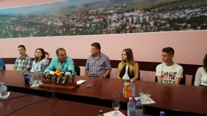 Elevii din Tîrgu-Mureş care au luat 10 la evaluarea naţională au fost premiaţi
