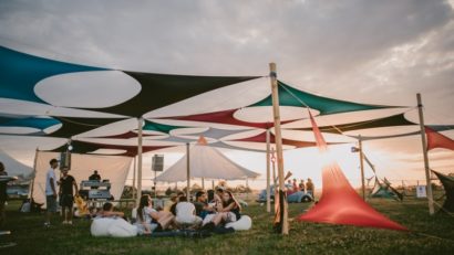 Începe Festivalul Airfield
