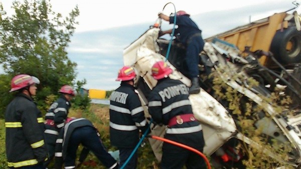 Grav accident pe DN 7, traficul rutier este oprit în judeţul Arad, pe DN7 Pecica- Nădlac Grav accident pe DN 7, traficul rutier este oprit în judeţul Arad, pe DN7 Pecica- Nădlac