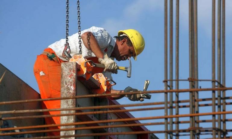 Israelul solicită muncitori români în construcții Israelul solicită muncitori români în construcții