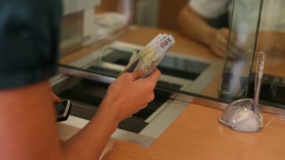 Românii nu trebuie să-şi facă probleme în privinţa băncilor cu capital grecesc