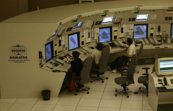 Controlorii de zbor amenință cu greva generală Controlorii de zbor amenință cu greva generală