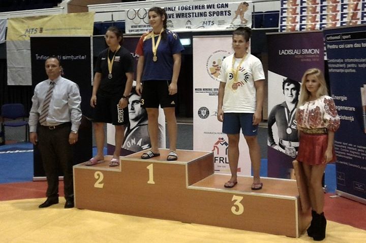Târgumureşeanca Simon Andrea, medaliată cu bronz la Internaţionalele de lupte ale României Târgumureşeanca Simon Andrea, medaliată cu bronz la Internaţionalele de lupte ale României